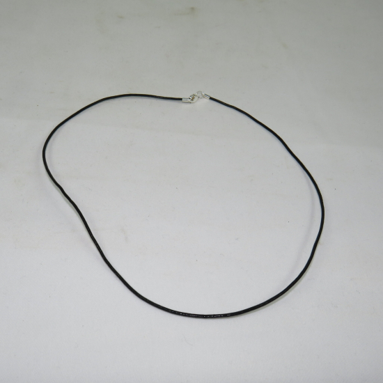 Catenina in caucciù nero con chiusura a moschettone
