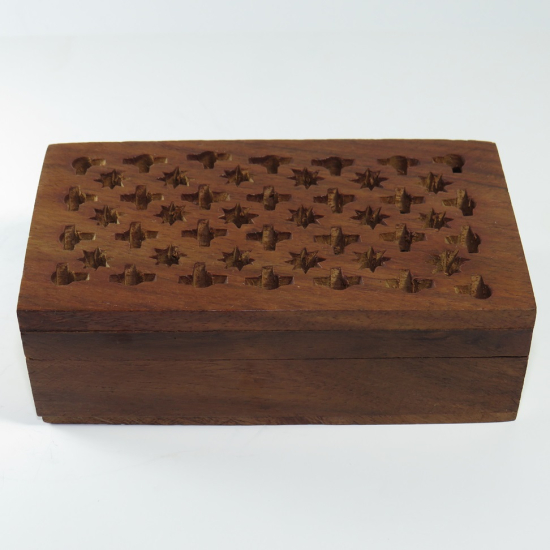 Scatola in legno traforata piccola