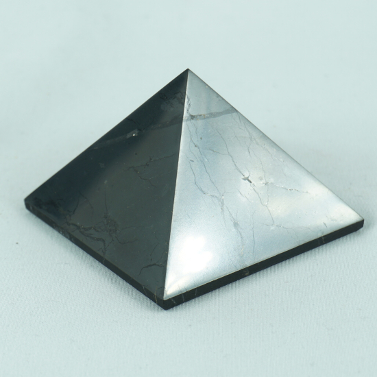 Piramide in Shungite della Carelia