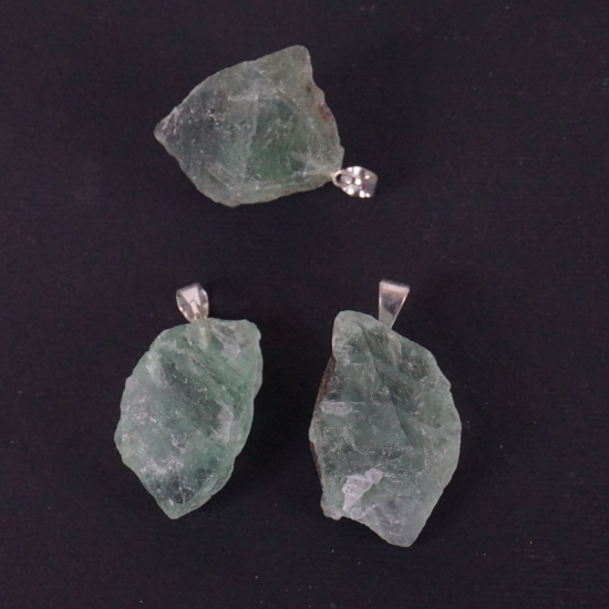 Ciondolo in Fluorite verde grezza