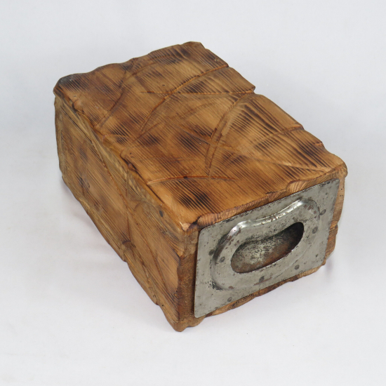 Scatola in legno con cassetto in metallo