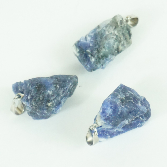 Ciondolo in Sodalite grezza