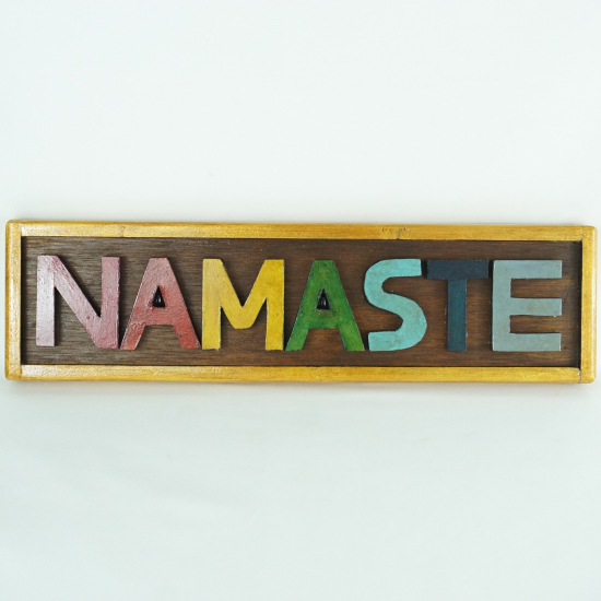 Pannello in legno Namaste realizzato a mano