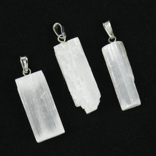 Ciondolo in Selenite bianca grezza