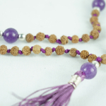 Mala Rudraksha e Ametista con fiocco viola