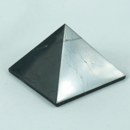 Piramide in Shungite della Carelia