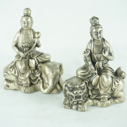 Coppia di Kuan Yin su elefante e su cane fo in argentone