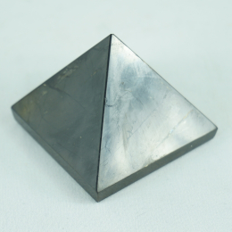 Piramide in Shungite