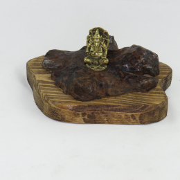 Ganesh in metallo con scenario in legno